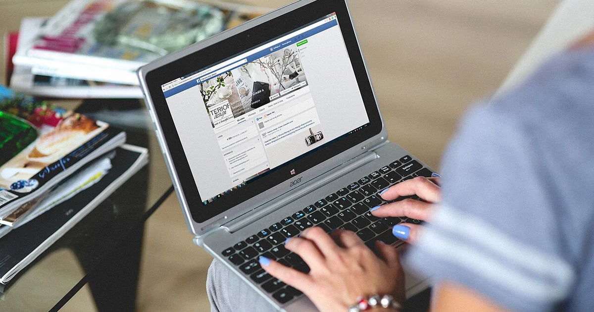 Hands-woman-laptop-notebook